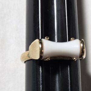 vintage Sarah Coventry "Spring Fever" ring from 1977,  contoured white Lucite